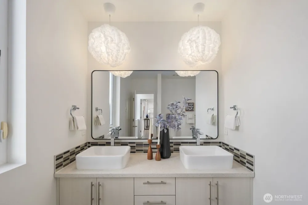 1208 W Emerson Street Seattle, WA 98119