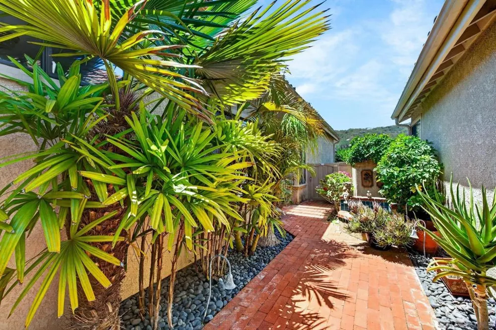 2370 Vista Valley Vista, CA 92084