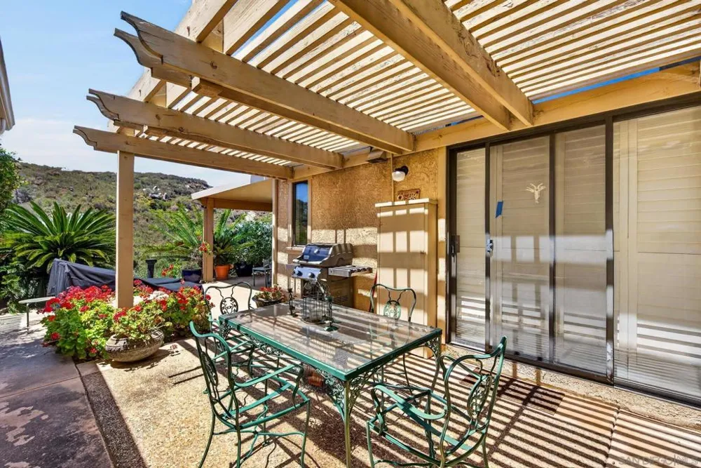 2370 Vista Valley Vista, CA 92084