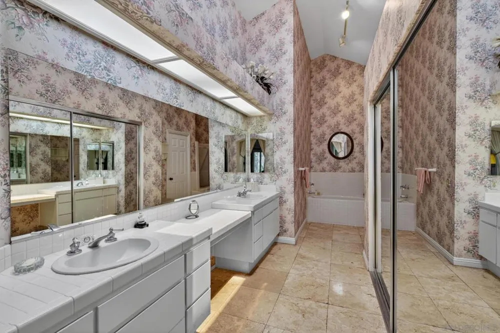2370 Vista Valley Vista, CA 92084