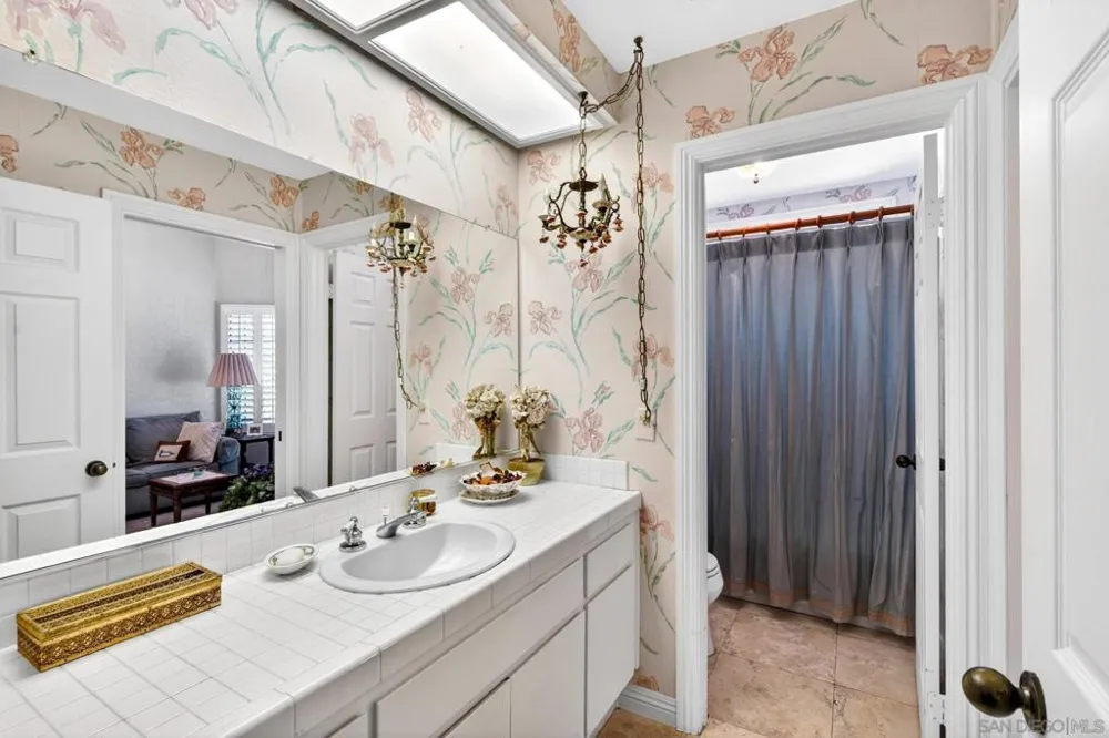 2370 Vista Valley Vista, CA 92084
