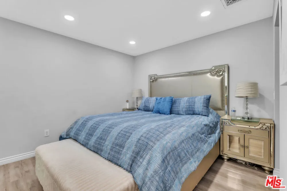 6718 Katherine Avenue Van Nuys, CA 91405
