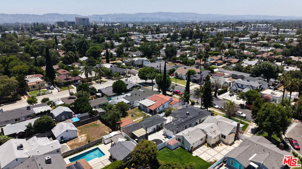 6718 Katherine Avenue Van Nuys, CA 91405