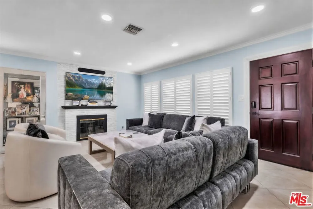 6718 Katherine Avenue Van Nuys, CA 91405