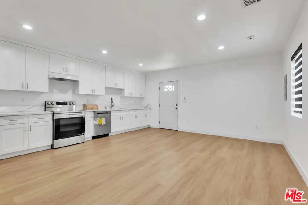 6718 Katherine Avenue Van Nuys, CA 91405