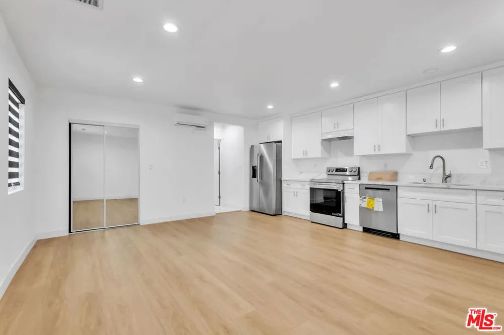 6718 Katherine Avenue Van Nuys, CA 91405