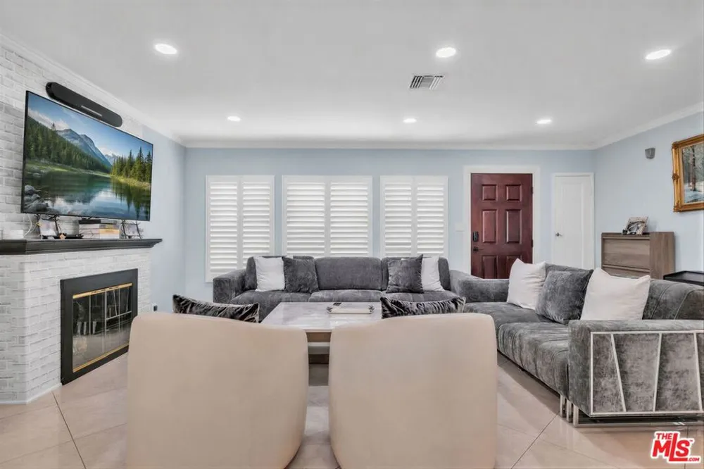 6718 Katherine Avenue Van Nuys, CA 91405