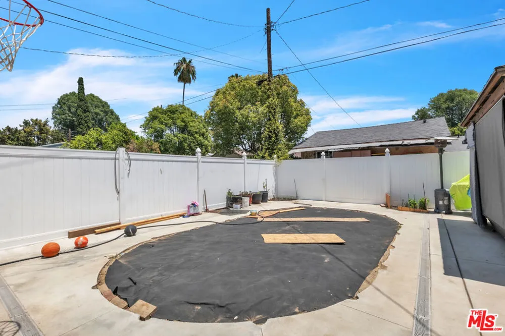 6718 Katherine Avenue Van Nuys, CA 91405