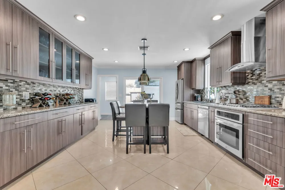 6718 Katherine Avenue Van Nuys, CA 91405