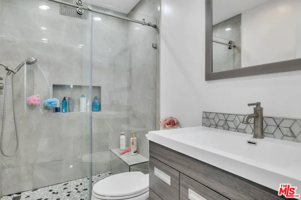 6718 Katherine Avenue Van Nuys, CA 91405