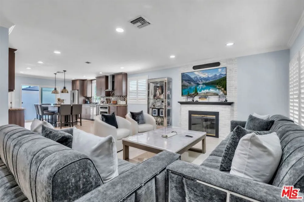 6718 Katherine Avenue Van Nuys, CA 91405