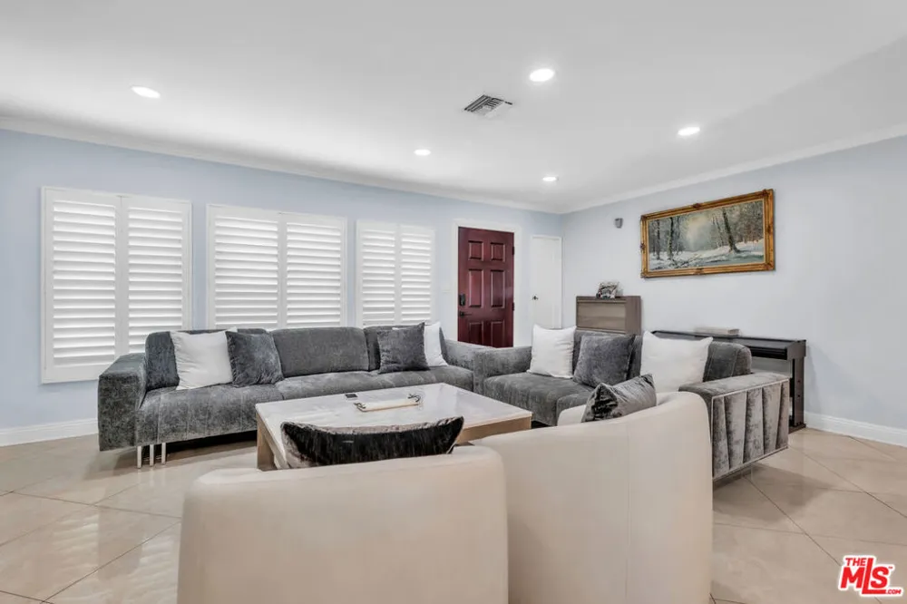 6718 Katherine Avenue Van Nuys, CA 91405