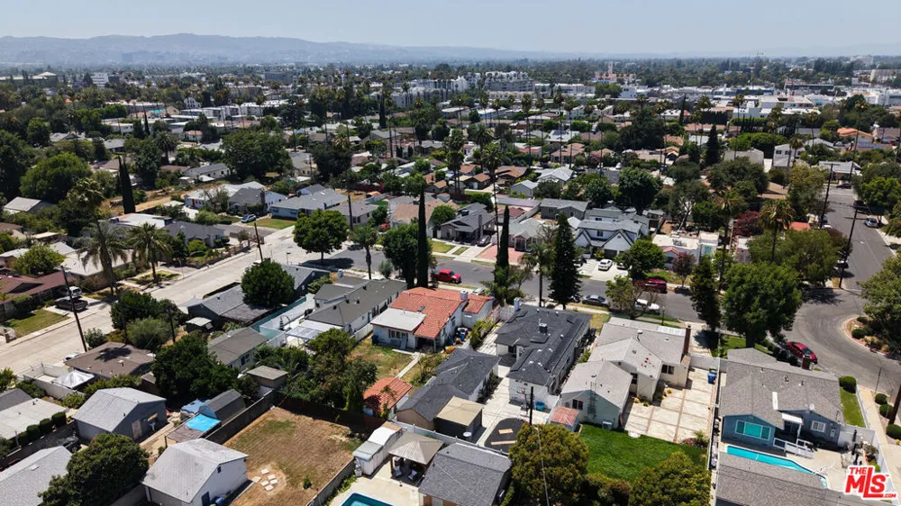 6718 Katherine Avenue Van Nuys, CA 91405