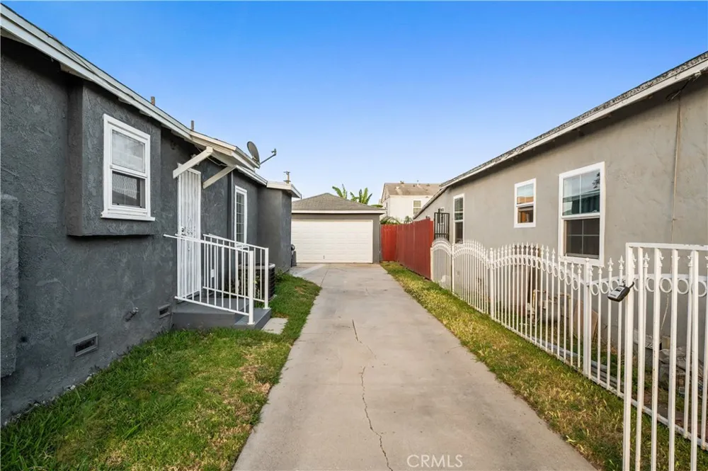 10910 S Burl Inglewood, CA 90304