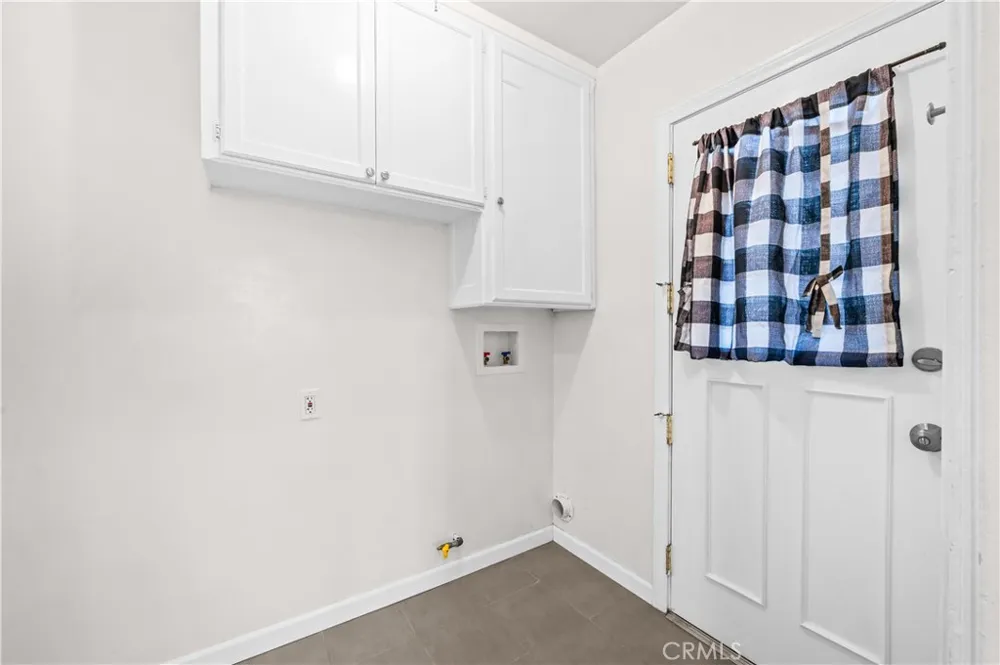 10910 S Burl Inglewood, CA 90304
