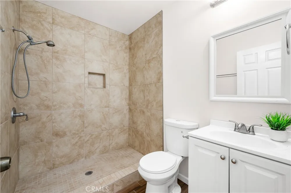10910 S Burl Inglewood, CA 90304