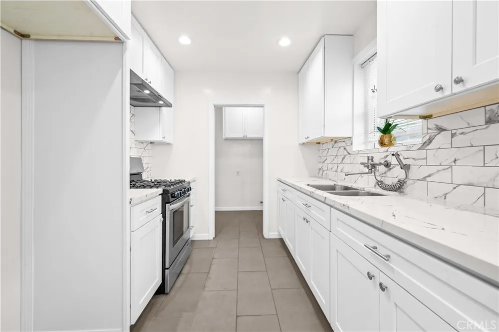10910 S Burl Inglewood, CA 90304
