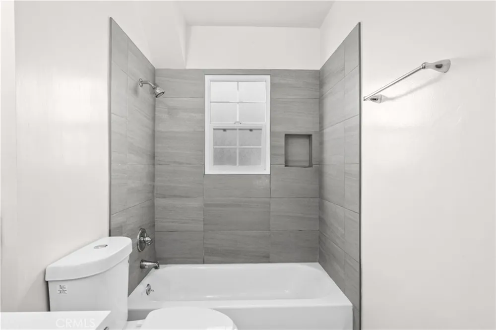 10910 S Burl Inglewood, CA 90304