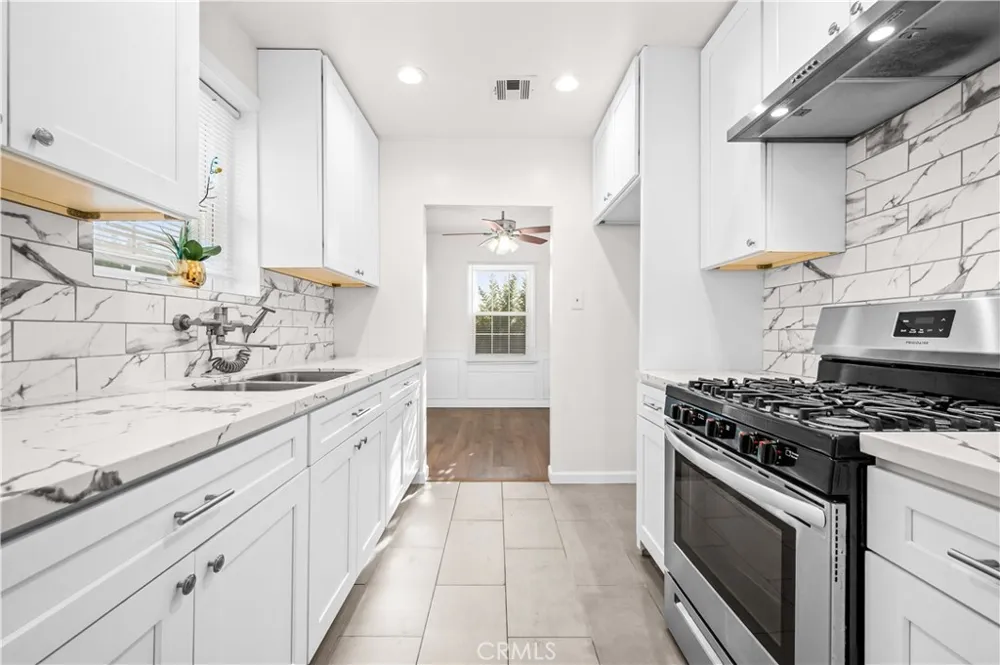 10910 S Burl Inglewood, CA 90304