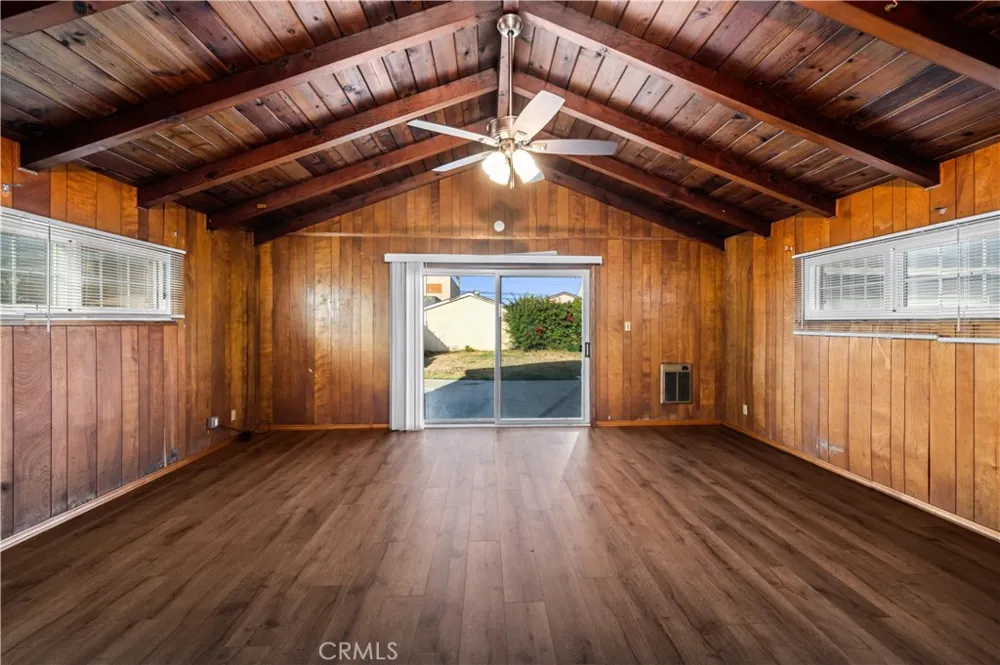 10910 S Burl Inglewood, CA 90304