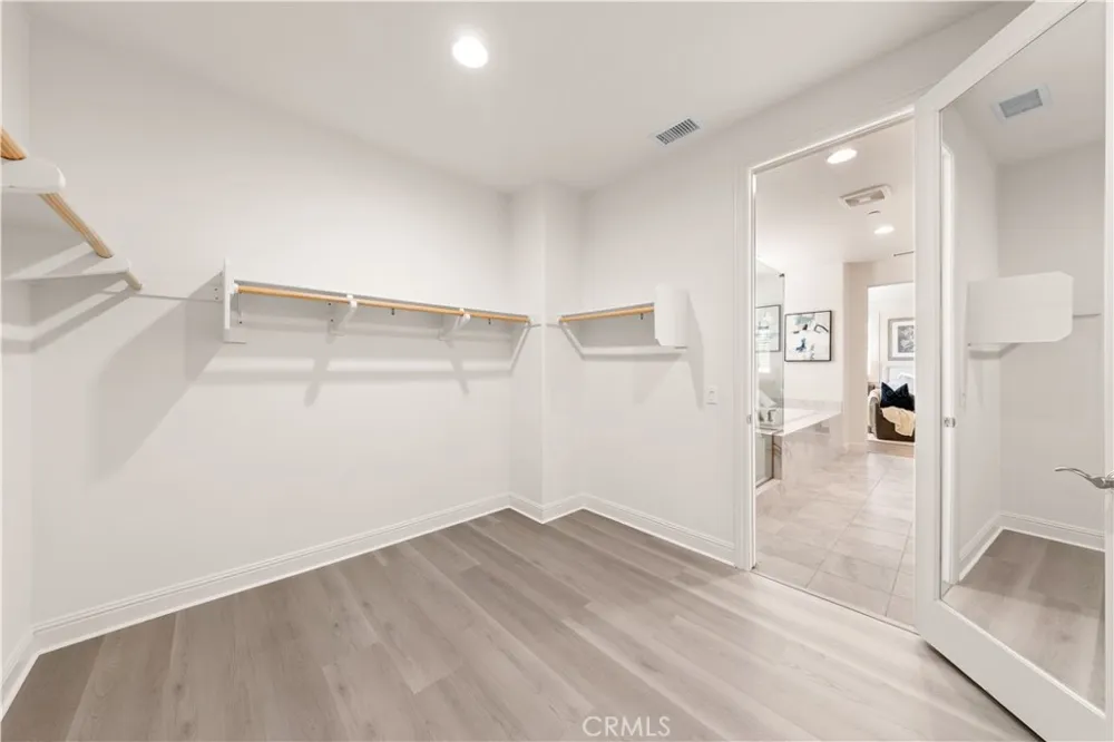 17 Swift Lake Forest, CA 92630