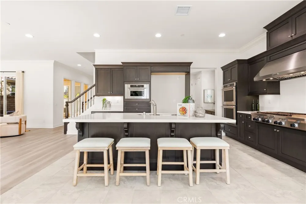 17 Swift Lake Forest, CA 92630