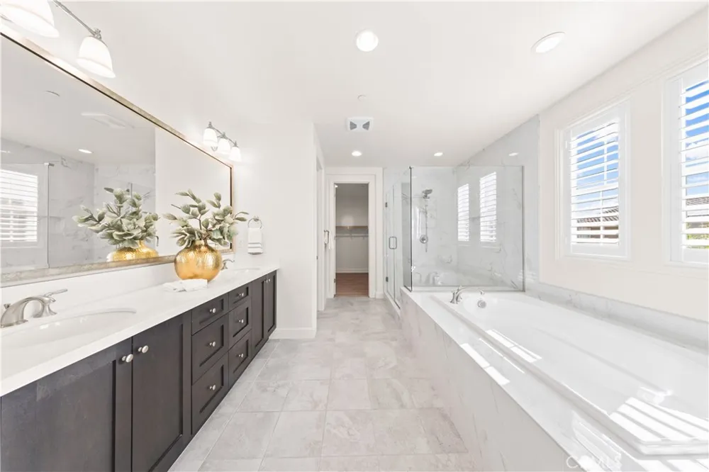 17 Swift Lake Forest, CA 92630
