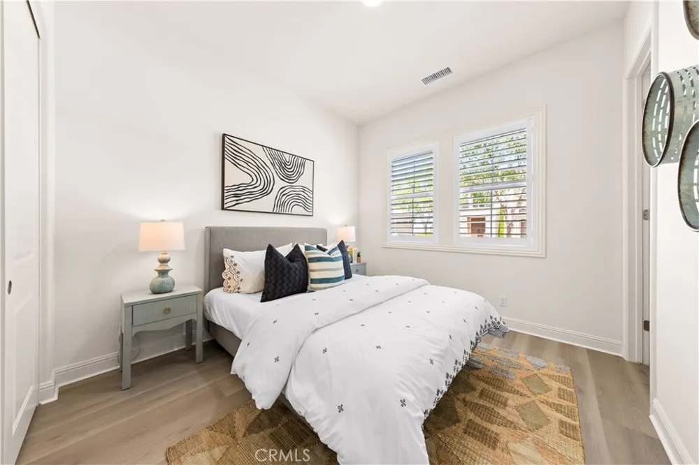 17 Swift Lake Forest, CA 92630