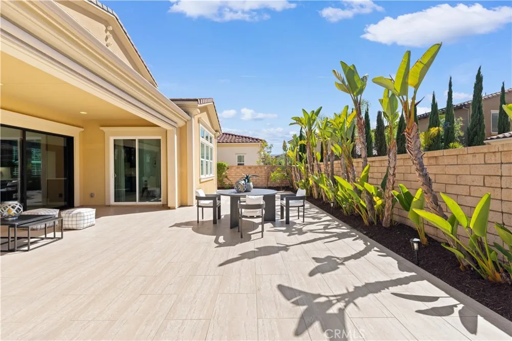 17 Swift Lake Forest, CA 92630