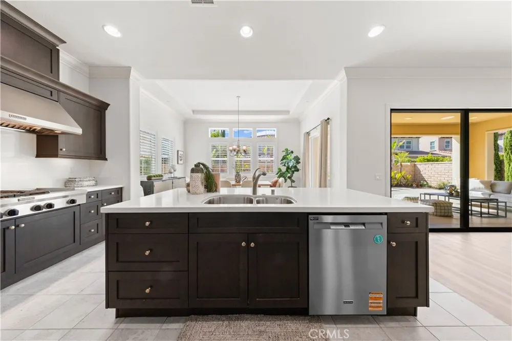 17 Swift Lake Forest, CA 92630