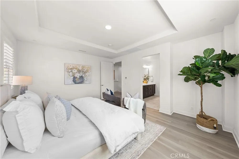 17 Swift Lake Forest, CA 92630