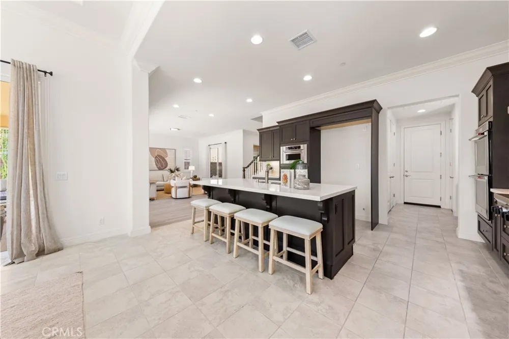 17 Swift Lake Forest, CA 92630