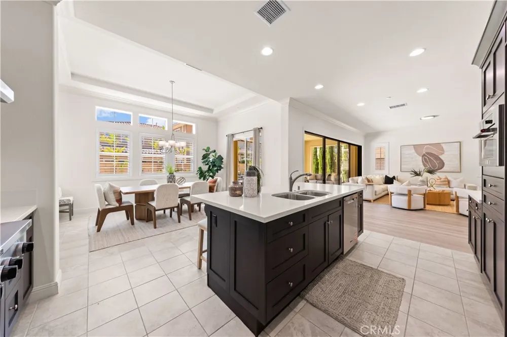 17 Swift Lake Forest, CA 92630