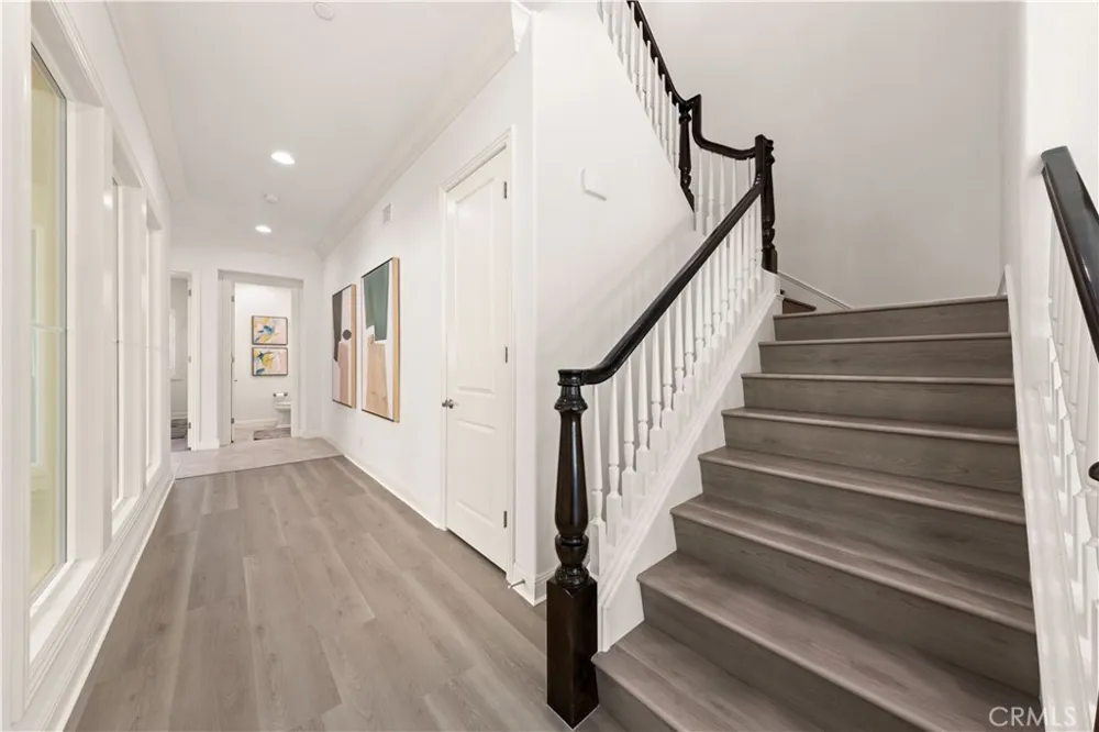 17 Swift Lake Forest, CA 92630