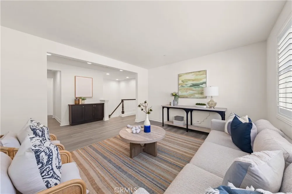 17 Swift Lake Forest, CA 92630