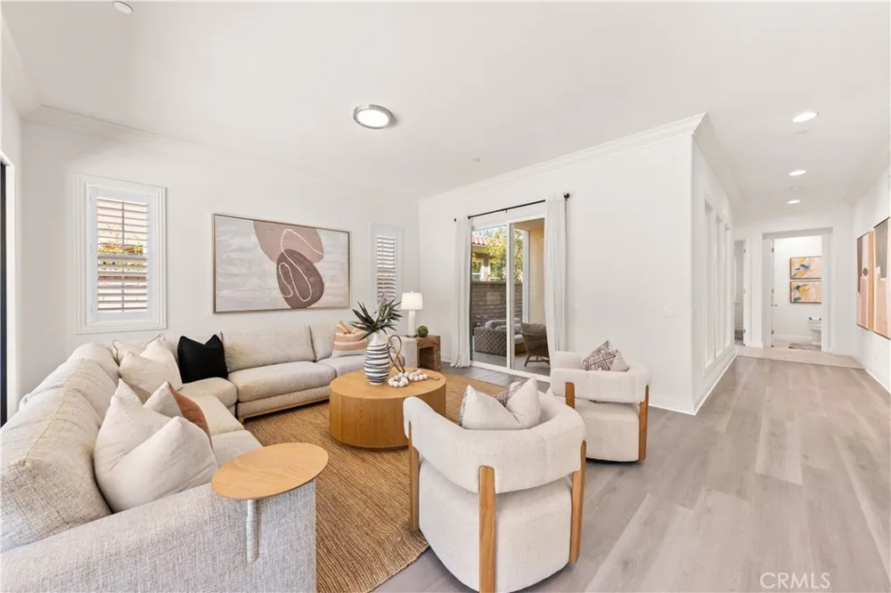 17 Swift Lake Forest, CA 92630