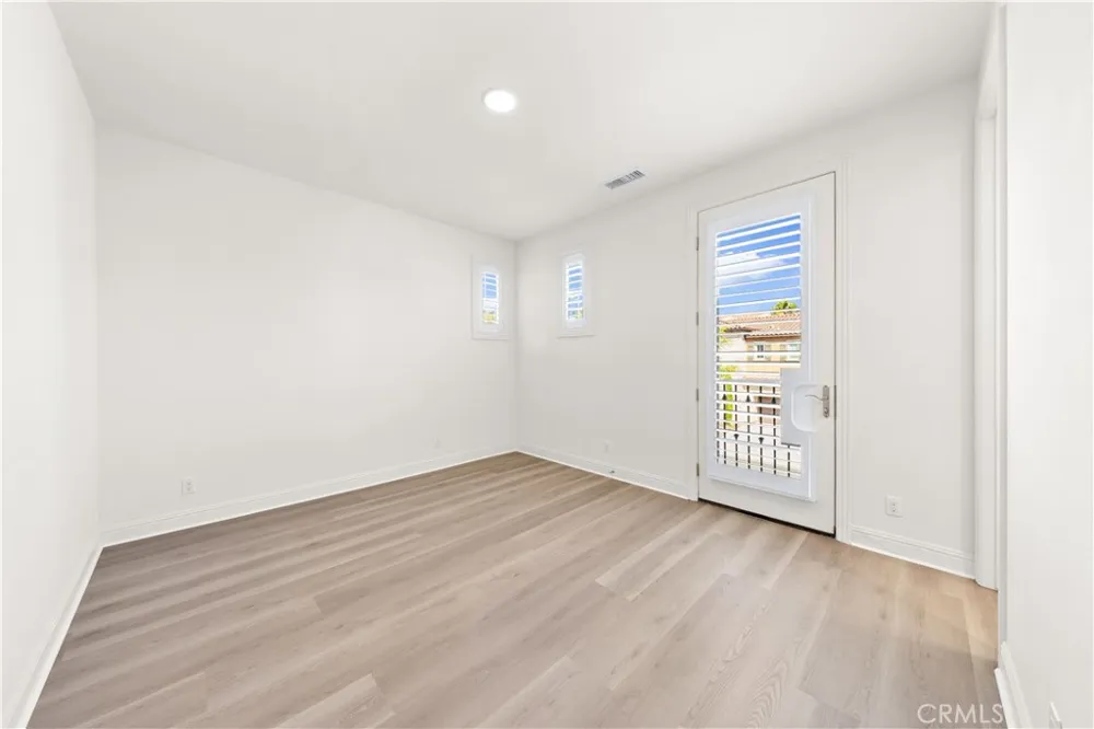 17 Swift Lake Forest, CA 92630