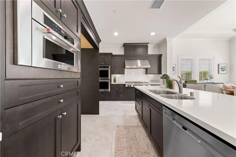 17 Swift Lake Forest, CA 92630
