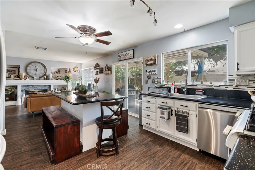 1516 W Avenue H4 Lancaster, CA 93534