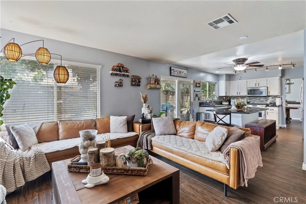 1516 W Avenue H4 Lancaster, CA 93534