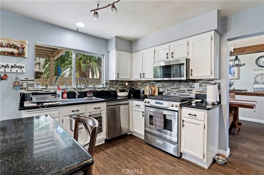 1516 W Avenue H4 Lancaster, CA 93534