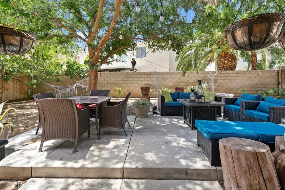 1516 W Avenue H4 Lancaster, CA 93534