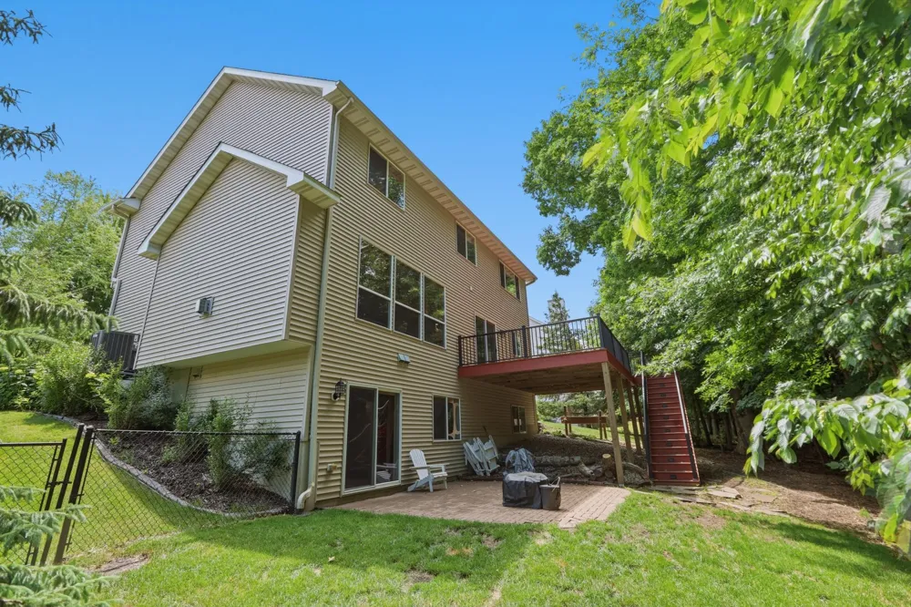 9142 Woodland Drive Saint Bonifacius, MN 55375