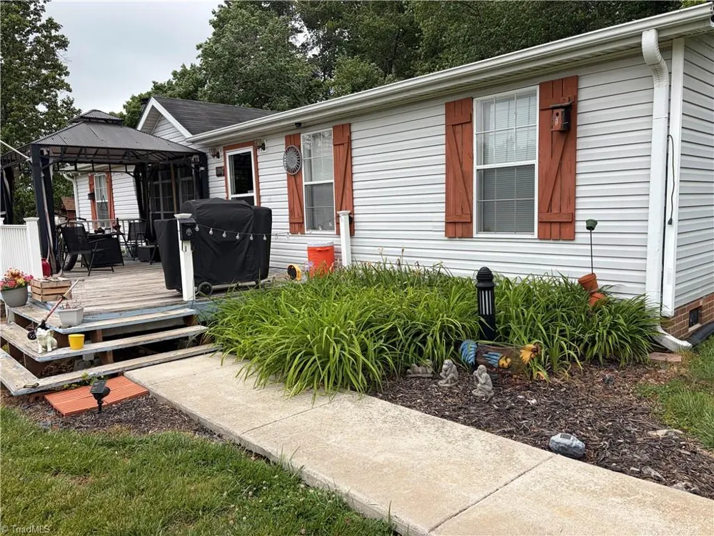 1090 Chestnut Grove Road King, NC 27021