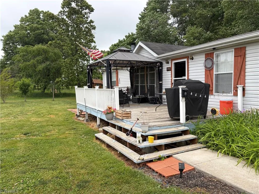 1090 Chestnut Grove Road King, NC 27021
