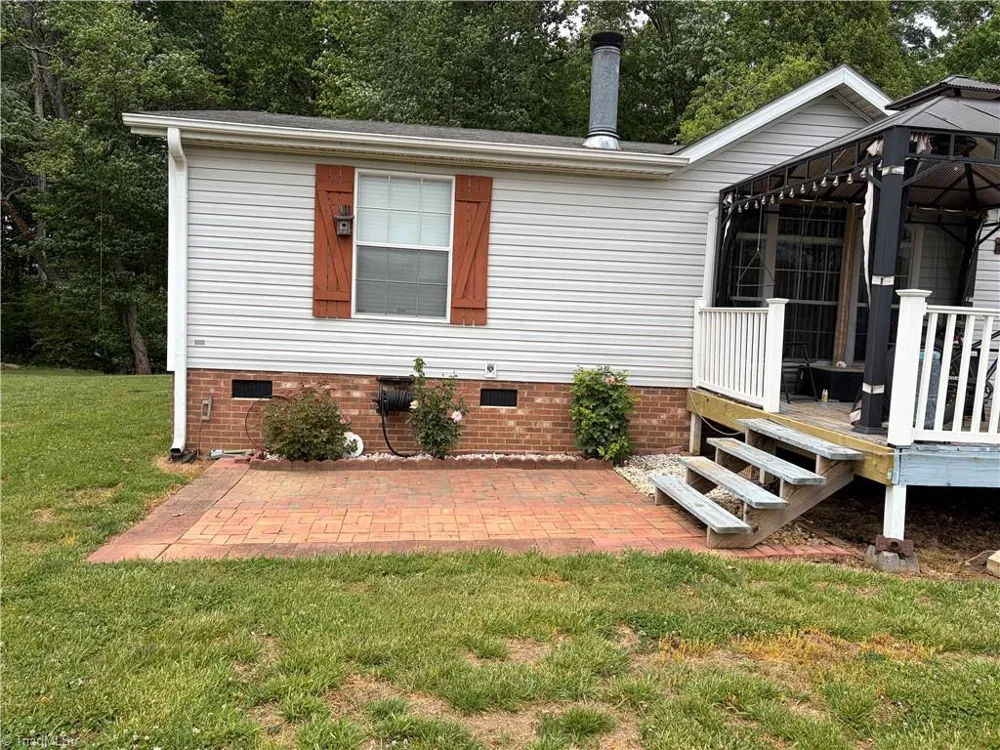 1090 Chestnut Grove Road King, NC 27021