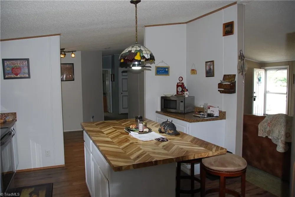 1090 Chestnut Grove Road King, NC 27021