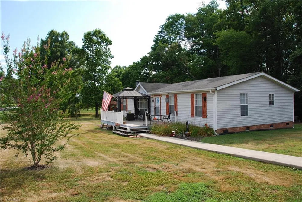 1090 Chestnut Grove Road King, NC 27021