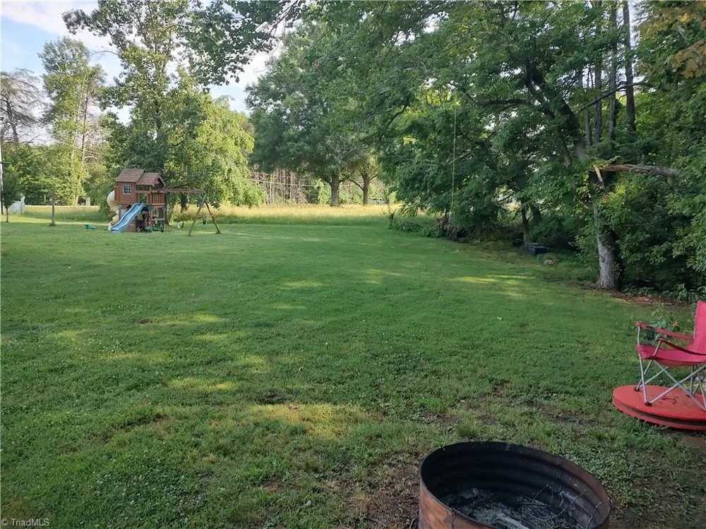 1090 Chestnut Grove Road King, NC 27021