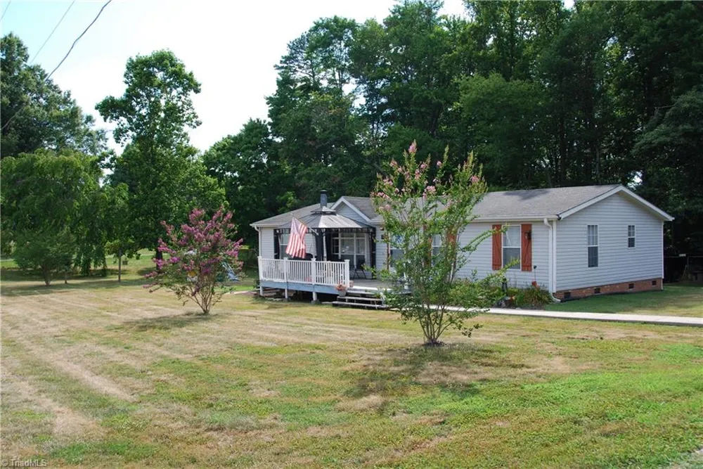 1090 Chestnut Grove Road King, NC 27021